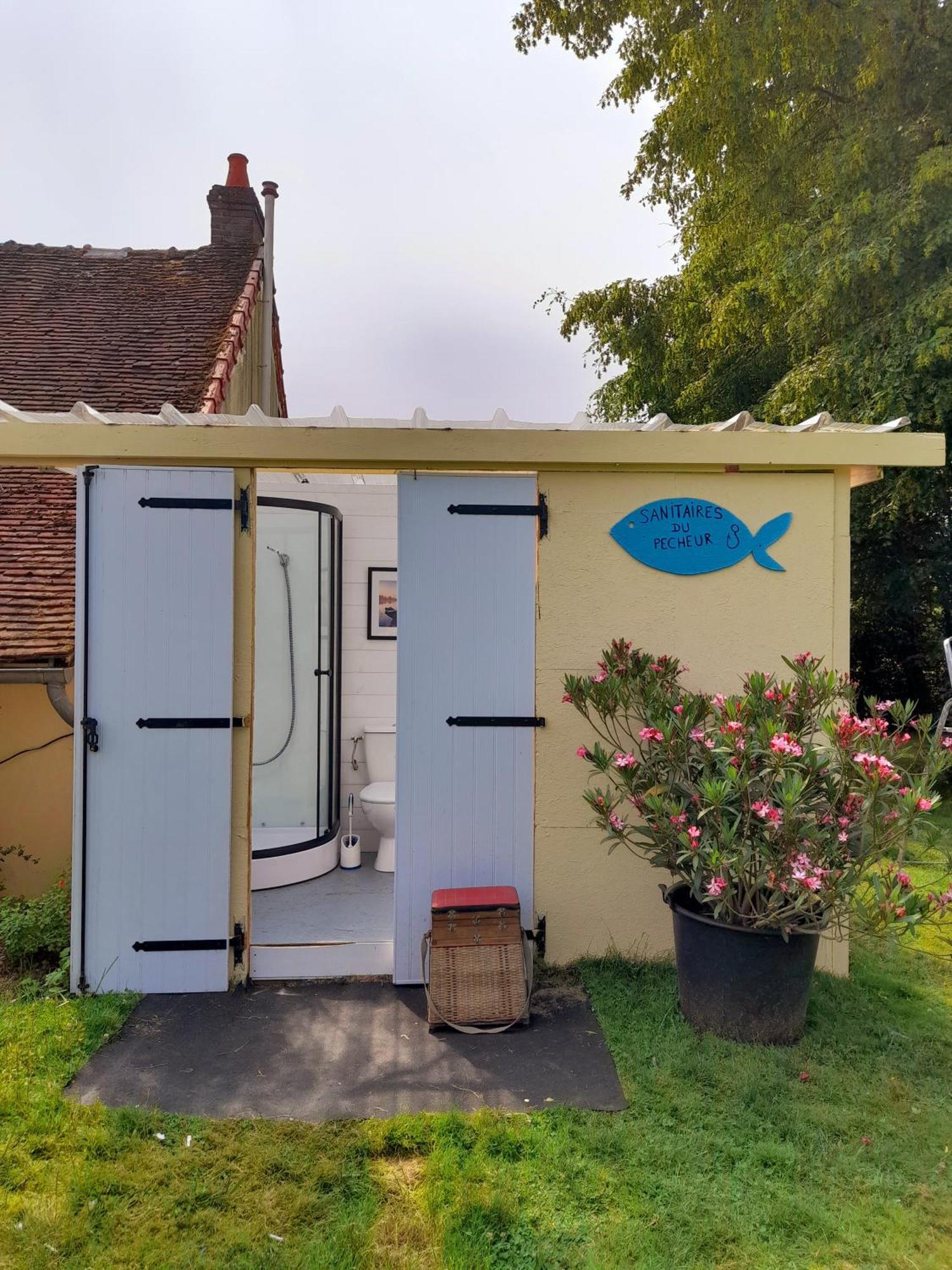 הוילה Saint-Privé La Roulotte Du Pecheur מראה חיצוני תמונה